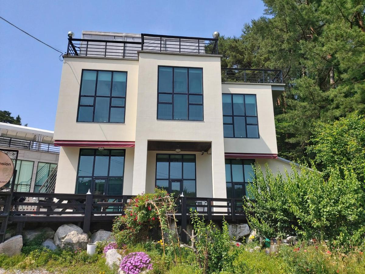 Rooftop Moonlight Pension Gangneung Buitenkant foto